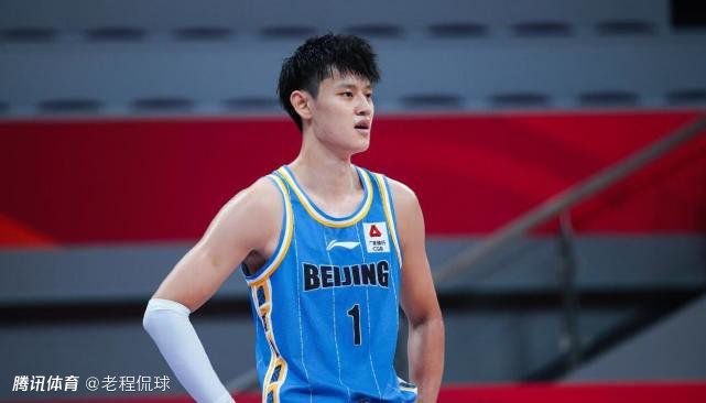 两个奶奴左右跪伺候男主人视频