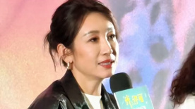 美女扒开尿口让男人捅视频